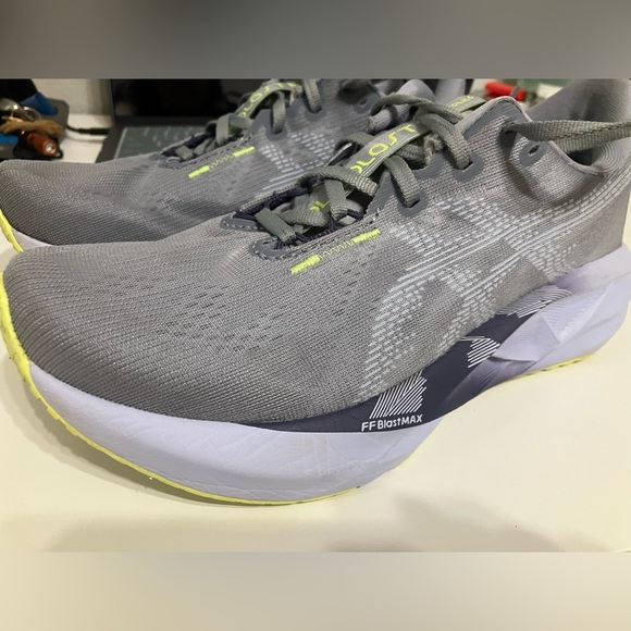 Asics Novablast 5 Running Shoes - Picture 3 of 7